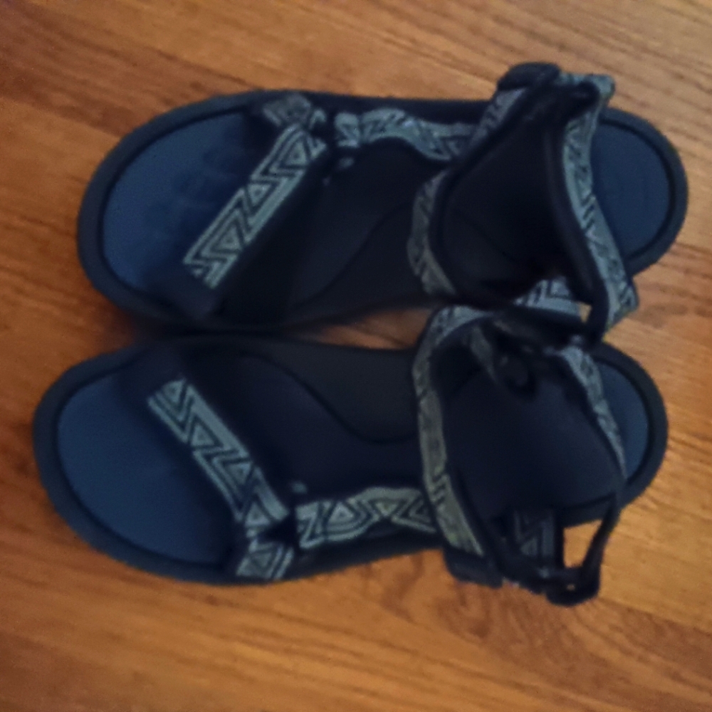 New Teva Sandals , No Tag